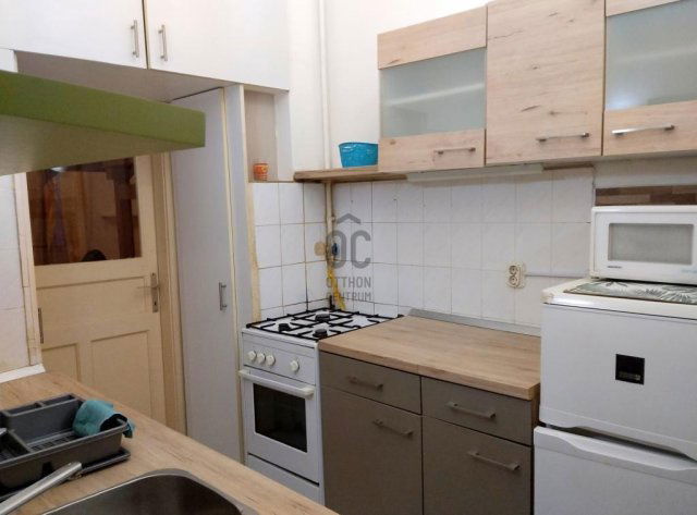 Eladó téglalakás, Budapesten, VIII. kerületben 42 M Ft, 1 szobás