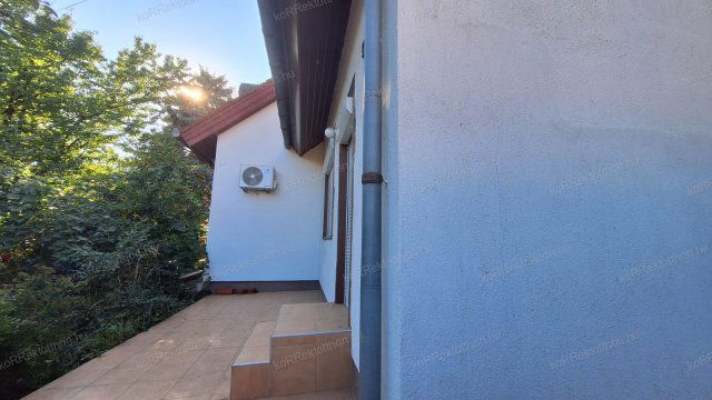 Eladó téglalakás, Jászberényben 49.99 M Ft, 2+2 szobás