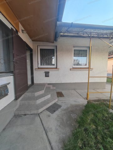 Eladó családi ház, Jászberényben 44.99 M Ft, 3 szobás