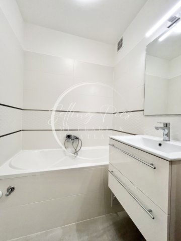 Eladó panellakás, Pécsett, Melinda utcában 42.5 M Ft, 2 szobás