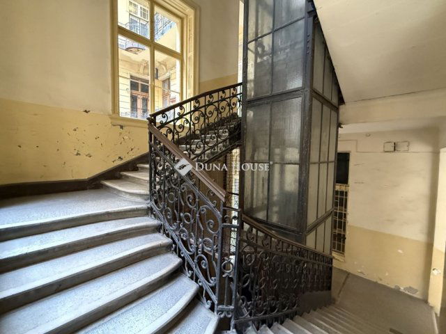 Eladó téglalakás, Budapesten, VI. kerületben 119.9 M Ft