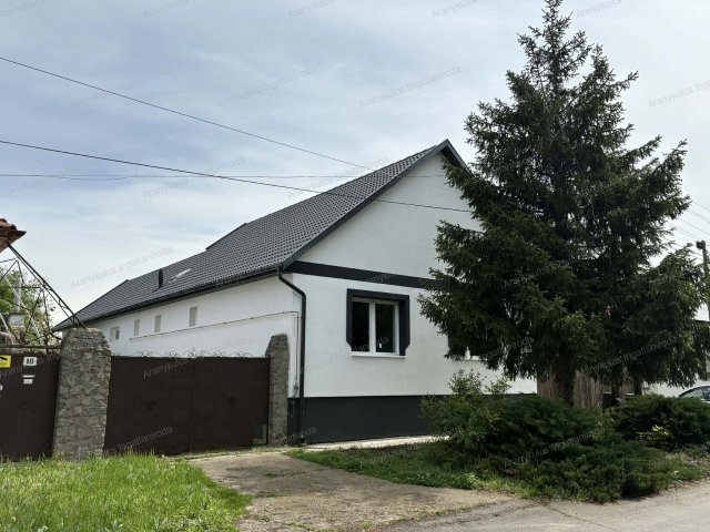 Eladó családi ház, Gyulán 109 M Ft, 5 szobás
