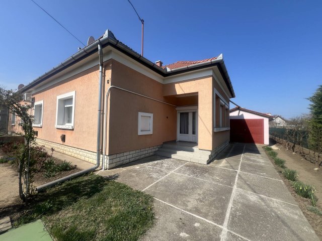 Eladó családi ház, Orosházán 31.5 M Ft, 2 szobás