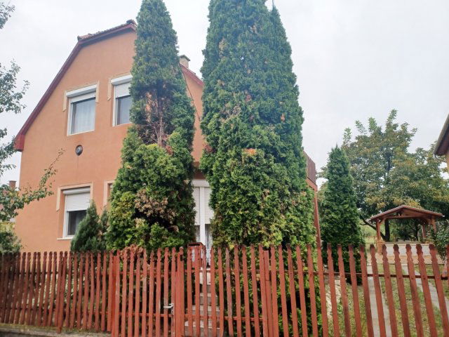 Eladó családi ház, Halmajon 32.99 M Ft, 4 szobás
