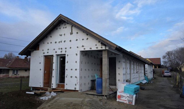 Eladó ikerház, Szigethalmon 89 M Ft, 4 szobás