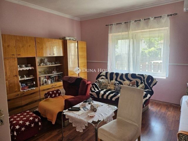 Eladó téglalakás, Vecsésen 68 M Ft, 2 szobás