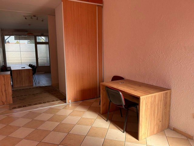 Eladó üzlethelyiség, Nyíregyházán, Petőfi téren 10.2 M Ft