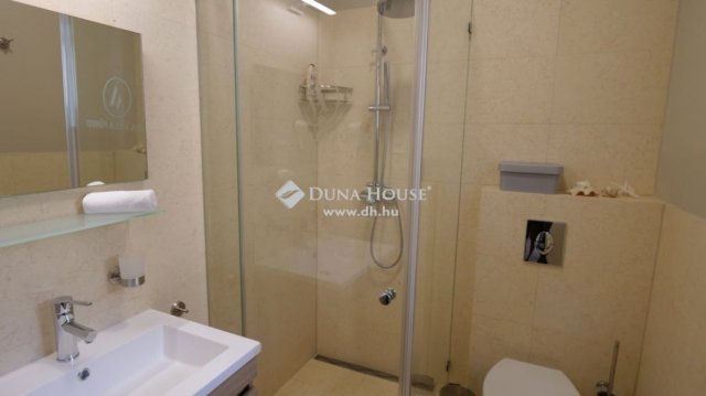 Eladó családi ház, Balatonfüreden 649.9 M Ft, 14+2 szobás