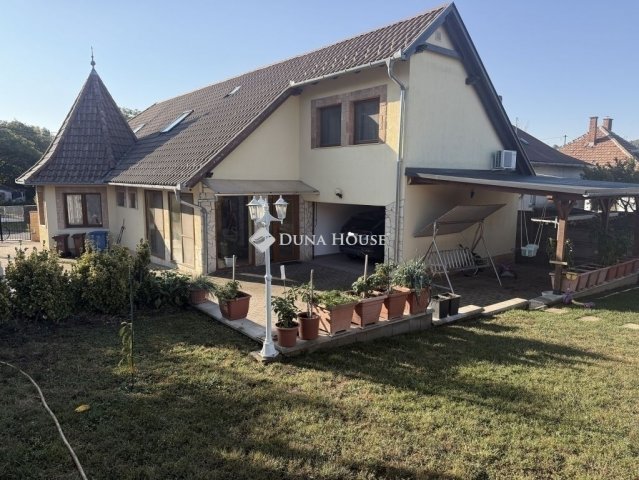 Eladó családi ház, Pécsett 114.9 M Ft, 5 szobás