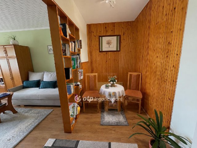 Eladó panellakás, Mosonmagyaróváron 47.99 M Ft, 2 szobás