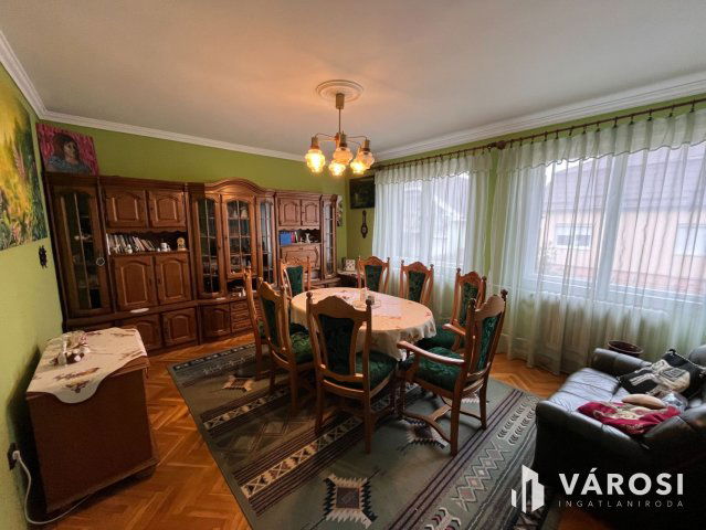 Eladó családi ház, Debrecenben 109 M Ft, 6 szobás