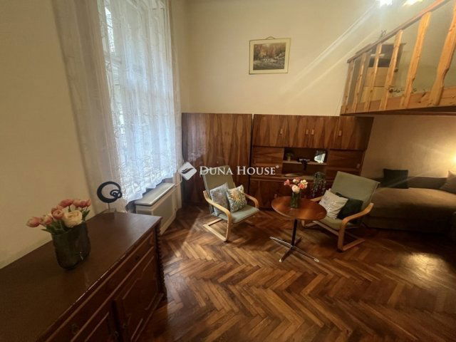 Eladó téglalakás, Budapesten, V. kerületben 64.9 M Ft, 1 szobás