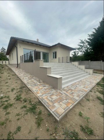 Eladó családi ház, Dunakeszin 249.9 M Ft, 5 szobás