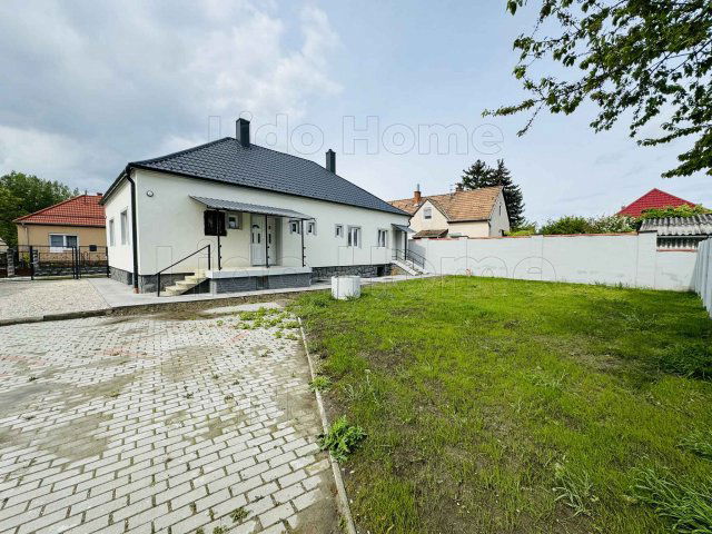 Eladó családi ház, Győrzámolyon 79.5 M Ft