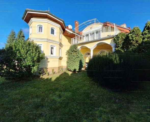 Eladó családi ház, Hévízen 145.5 M Ft, 9 szobás