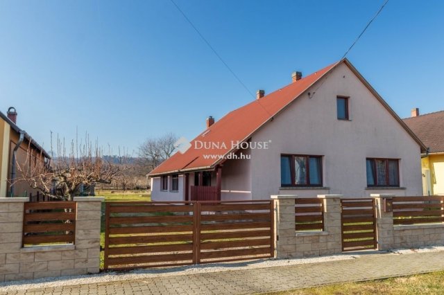 Eladó családi ház, Zalacsányon 79.9 M Ft, 4 szobás
