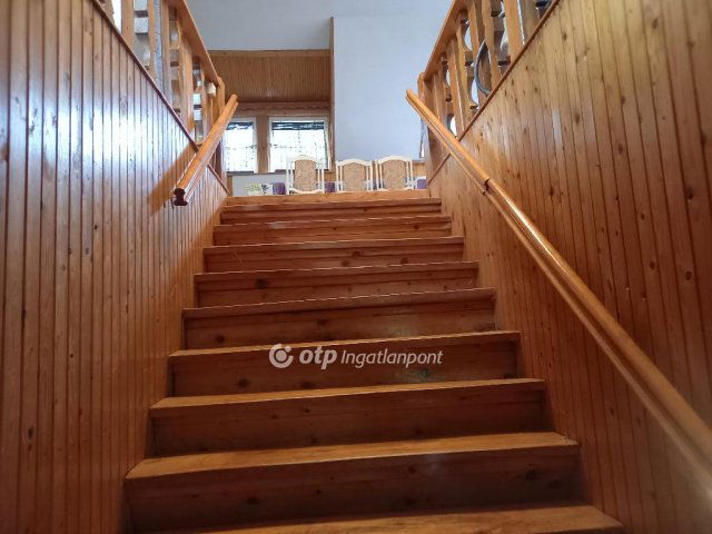 Eladó téglalakás, Balatonmáriafürdőn 59.5 M Ft, 7 szobás