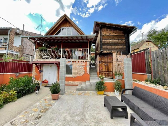 Eladó családi ház, Mohácson 32.99 M Ft, 2 szobás
