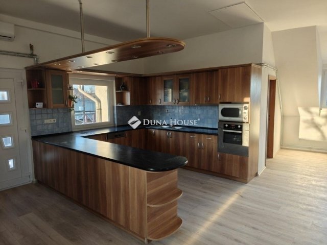 Eladó téglalakás, Budapesten, XV. kerületben 95 M Ft, 4 szobás