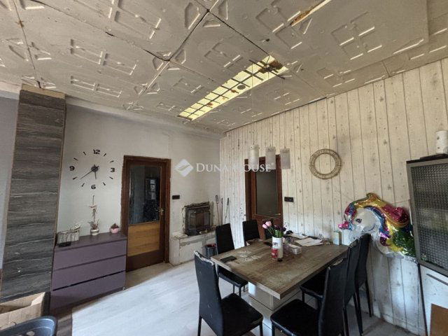 Eladó családi ház, Mogyorósbányán 49 M Ft, 7 szobás