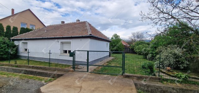 Eladó családi ház, Abaújszántón 11 M Ft, 4 szobás