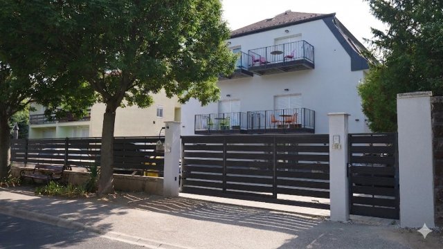 Eladó családi ház, Balatonfüreden 649 M Ft, 14 szobás