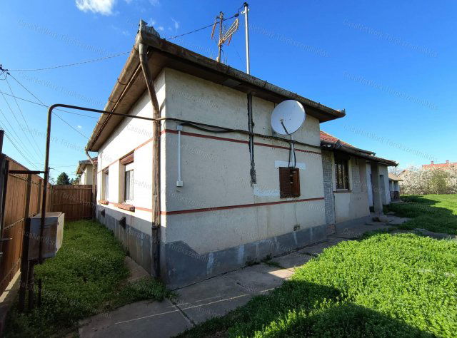 Eladó családi ház, Törökszentmiklóson 12.9 M Ft, 3 szobás