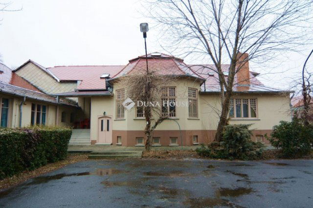 Kiadó üzlethelyiség, Nagykőrösön 350 E Ft / hó