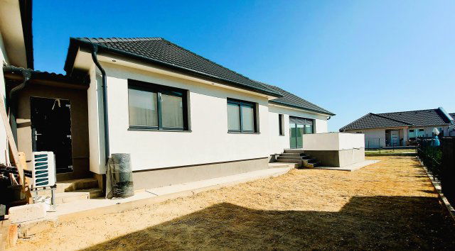 Eladó családi ház, Kerepesen 99.9 M Ft, 4 szobás