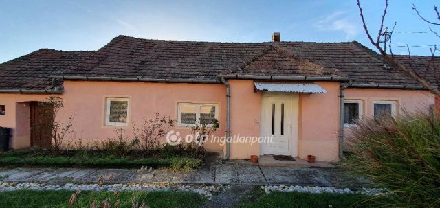 Eladó családi ház, Devecseren 14.9 M Ft, 2+1 szobás