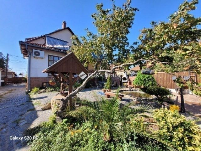 Eladó családi ház, Vecsésen 149.9 M Ft, 5 szobás