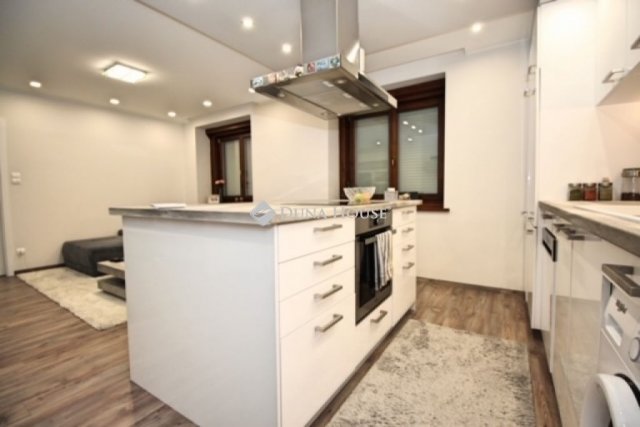 Eladó téglalakás, Kecskeméten 73.9 M Ft, 3 szobás