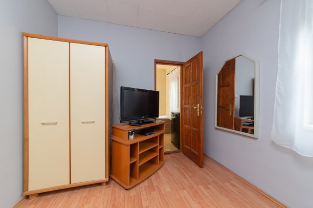 Eladó családi ház, Erdőkertesen 174.9 M Ft, 10 szobás