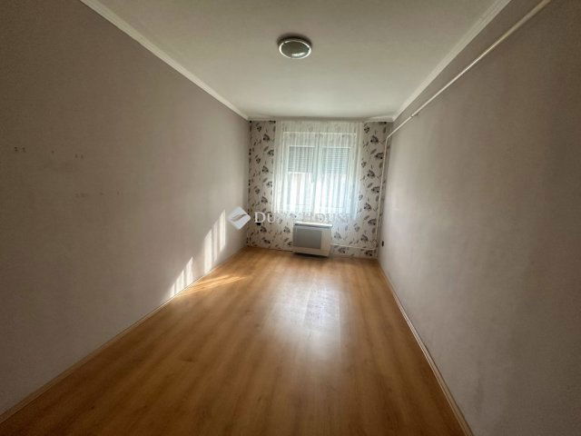 Kiadó téglalakás, albérlet, Nyíregyházán, Garibaldi utcában