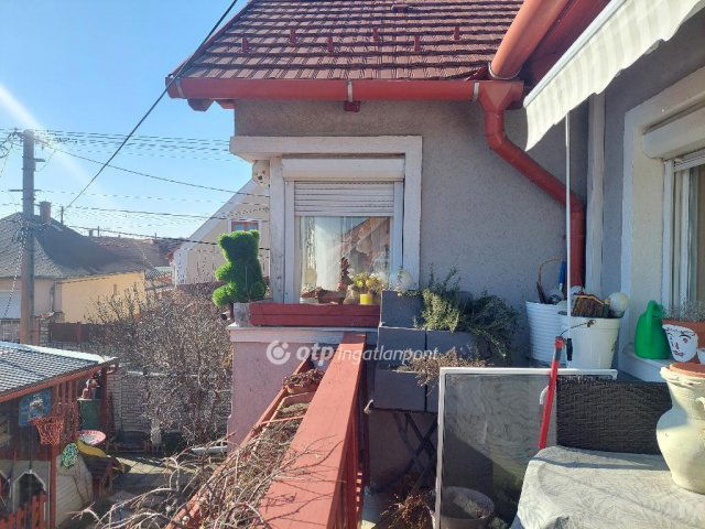 Eladó családi ház, Veszprémben 125 M Ft, 7 szobás