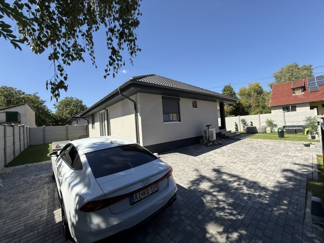 Eladó családi ház, Bicskén 105 M Ft, 3 szobás