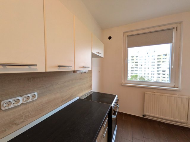 Eladó panellakás, Debrecenben 67.9 M Ft, 3 szobás