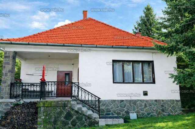 Eladó családi ház, Szentendrén 147.9 M Ft, 4 szobás