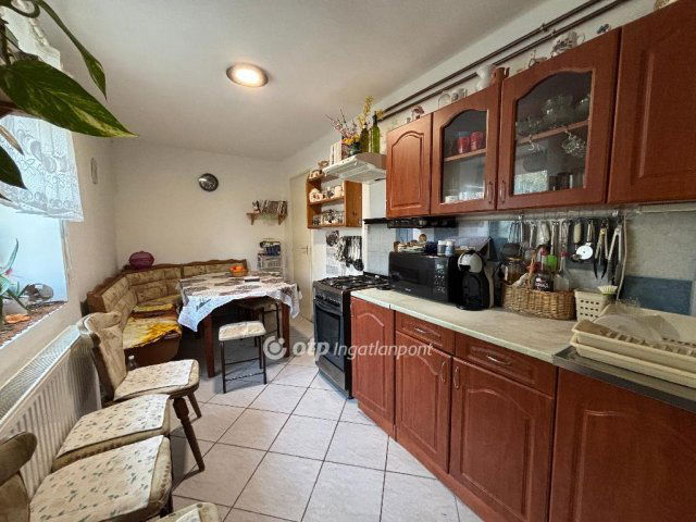 Eladó családi ház, Tengődön 32 M Ft, 4 szobás