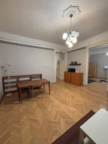 Eladó téglalakás, Budapesten, V. kerületben, Október 6. utcában