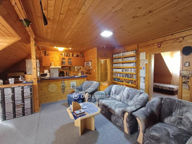 Eladó családi ház, Szigetszentmiklóson 128.5 M Ft, 2+4 szobás