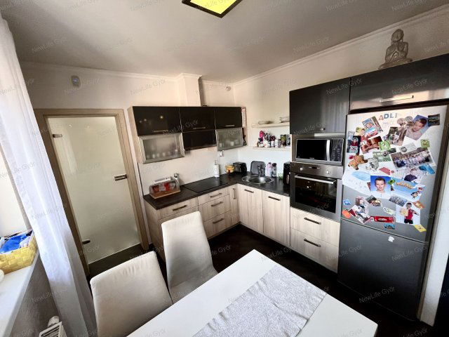 Eladó téglalakás, Győrött 79.99 M Ft, 3+1 szobás