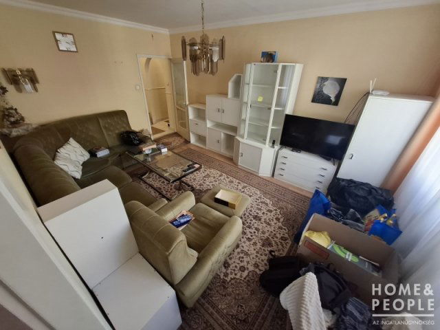 Eladó téglalakás, Szegeden 58.5 M Ft, 3 szobás