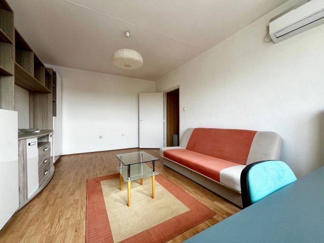 Kiadó panellakás, albérlet, Pécsett 180 E Ft / hó, 1+1 szobás