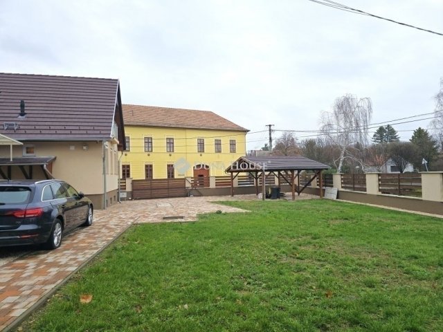 Eladó családi ház, Hosszúhetényen 94.9 M Ft, 4 szobás
