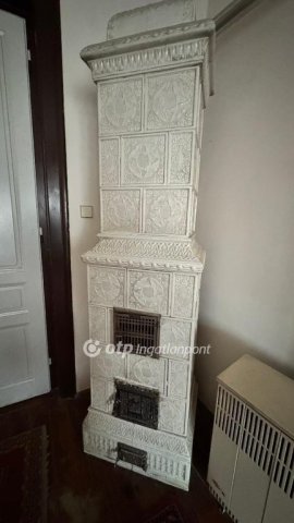 Eladó családi ház, Pápán 33.99 M Ft, 2 szobás