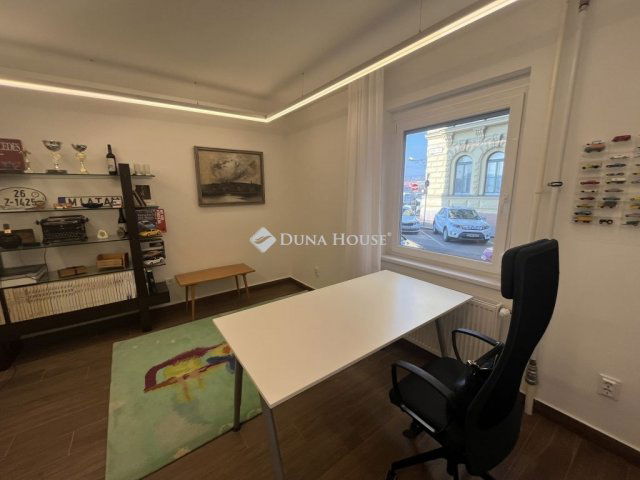 Eladó téglalakás, Budapesten, V. kerületben 114 M Ft, 3 szobás