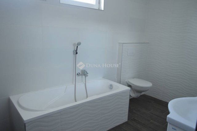 Eladó családi ház, Debrecenben 139 M Ft, 6 szobás