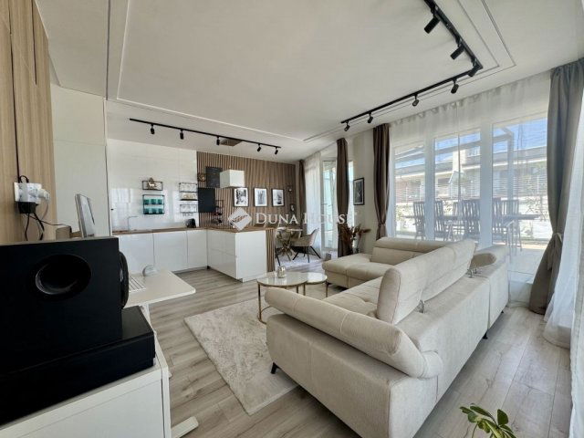 Eladó téglalakás, Budapesten, III. kerületben 224 M Ft, 4 szobás