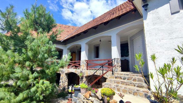 Eladó családi ház, Badacsonytördemicen 139 M Ft, 6 szobás